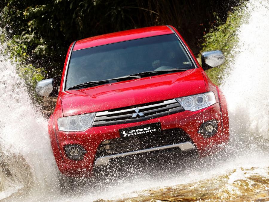  Mitsubishi L200 Triton HPE 2014 года  (фото 12 из 18)